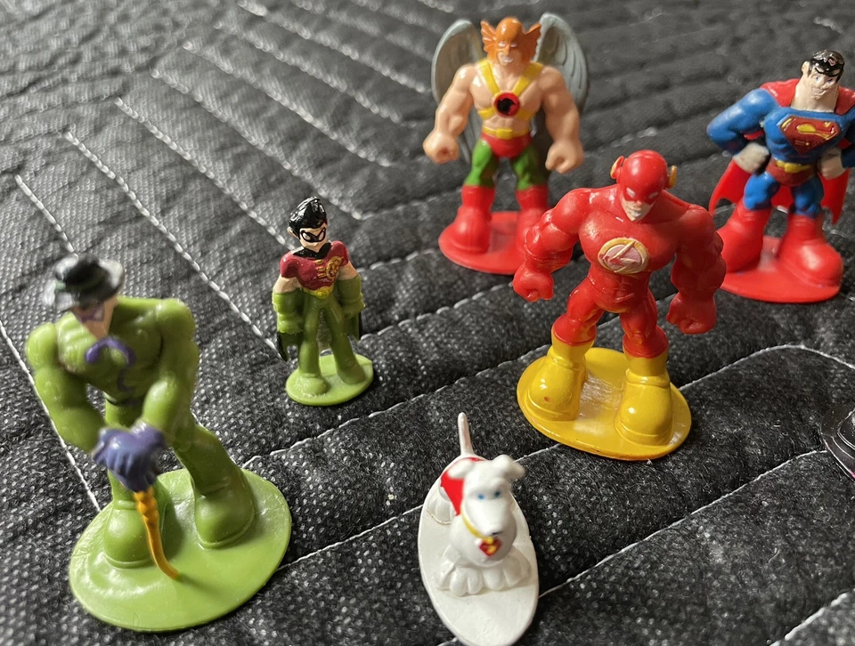 Lote de 11 mini figuras colecionáveis da DC Comics - Imagem 4 de 4