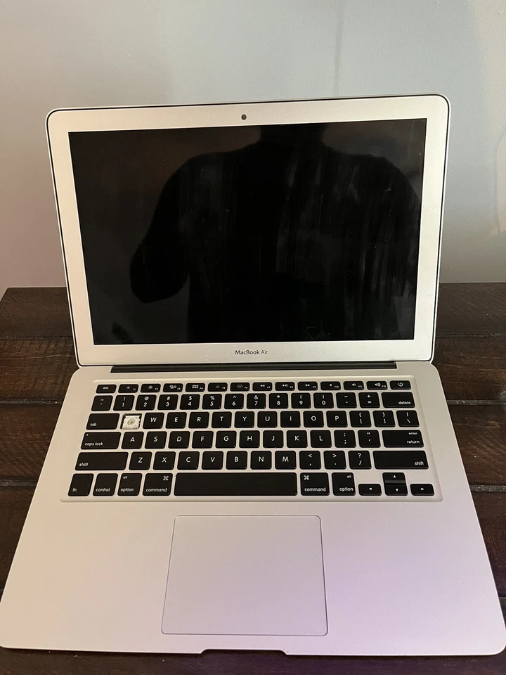 Portátil Apple MacBook Air 13" (128GB SSD, Intel Core i5, 1.6GHz, 4GB RAM) -... Foto 2 de 4