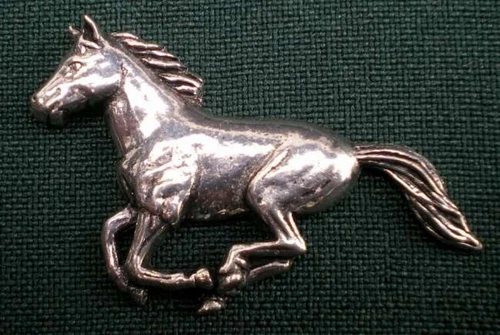 HORSE PIN PIN A19 RUNNING HORSE