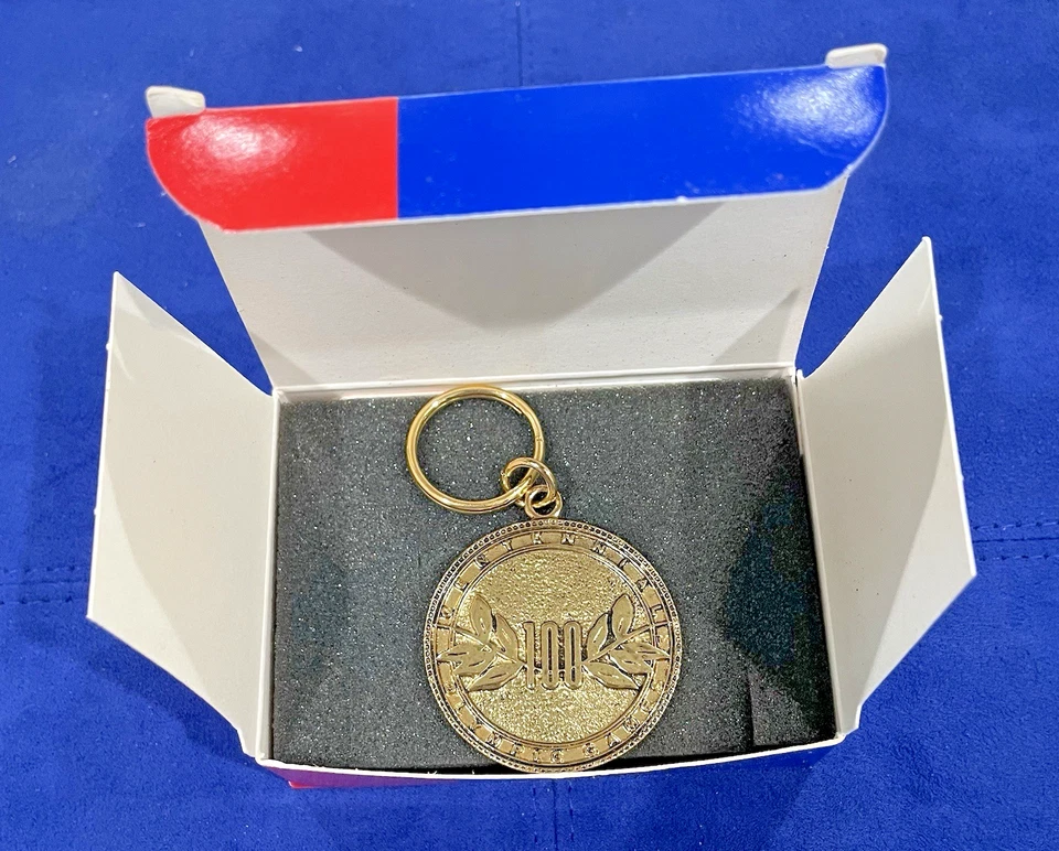 VTG 1996 Atlanta Summer Olympics Gold-tone Keychain/Keyring Avon New in Box - Image 2 of 2