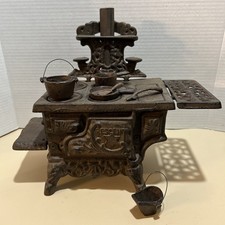 CRESCENT Vintage Mini Cast Iron Wood Stove Pots Pans Salesman Sample Toy