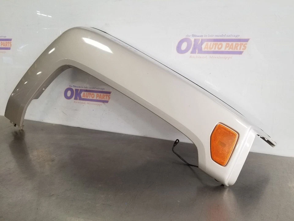 09 2009 HUMMER H3T PASSENGER RIGHT LARGE FENDER FLARE WITH LAMP GRAY  Foto 3 de 4