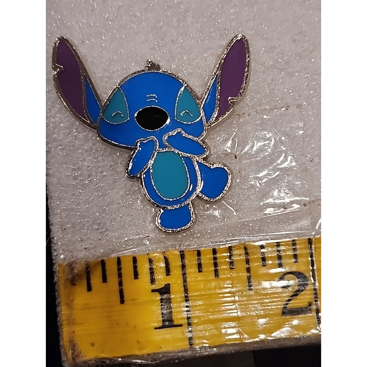Disney Pin Stitch Laughing Alien 626 Cutie Eyes Closed Hand Over