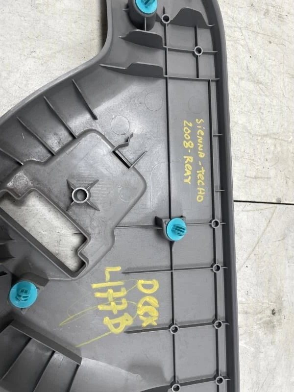 Toyota Sienna XLE 2007 panel de moldura de techo trasero OEM+ Foto 3 de 4