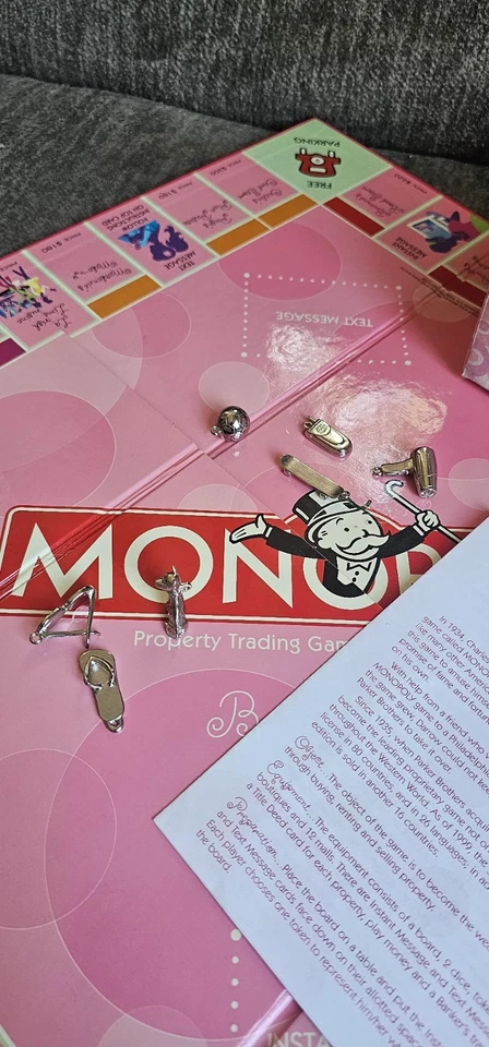 Monopoly Boutique Pink  Boutique Edition Toys R Us 2007 - Image 2 of 3
