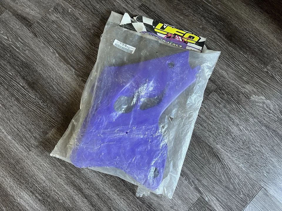 Cubierta de radiador para minibike Yamaha YZ80 1993-2001 de UFO 12-278-26 ¡RARA PÚRPURA! Foto 3 de 4