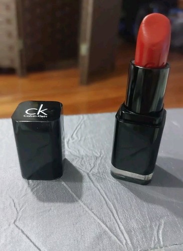 Calvin Klein Delicious Luxury Creme Lipstick RUBY RED 143 (Discontinued) NIB - Picture 3 of 9