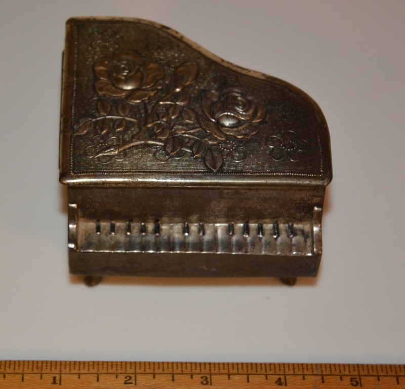 Vintage Fuji Japan Metal Piano Music Box Plays Somewhere My Love NO RESERVE
