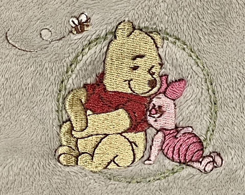 Disney Baby Winnie the Pooh Piglet Lovey Manta de Seguridad Bordes Triangulares Satinados Foto 3 de 4