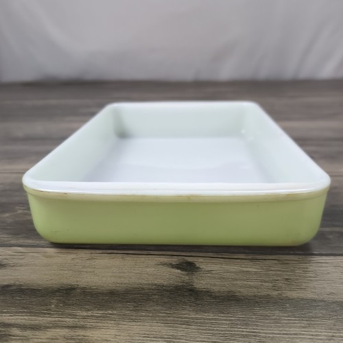 Pyrex Lime Green 2 Qt. Casserole Baking Dish 8x12 Rectangle 232 Vintage - Picture 5 of 10