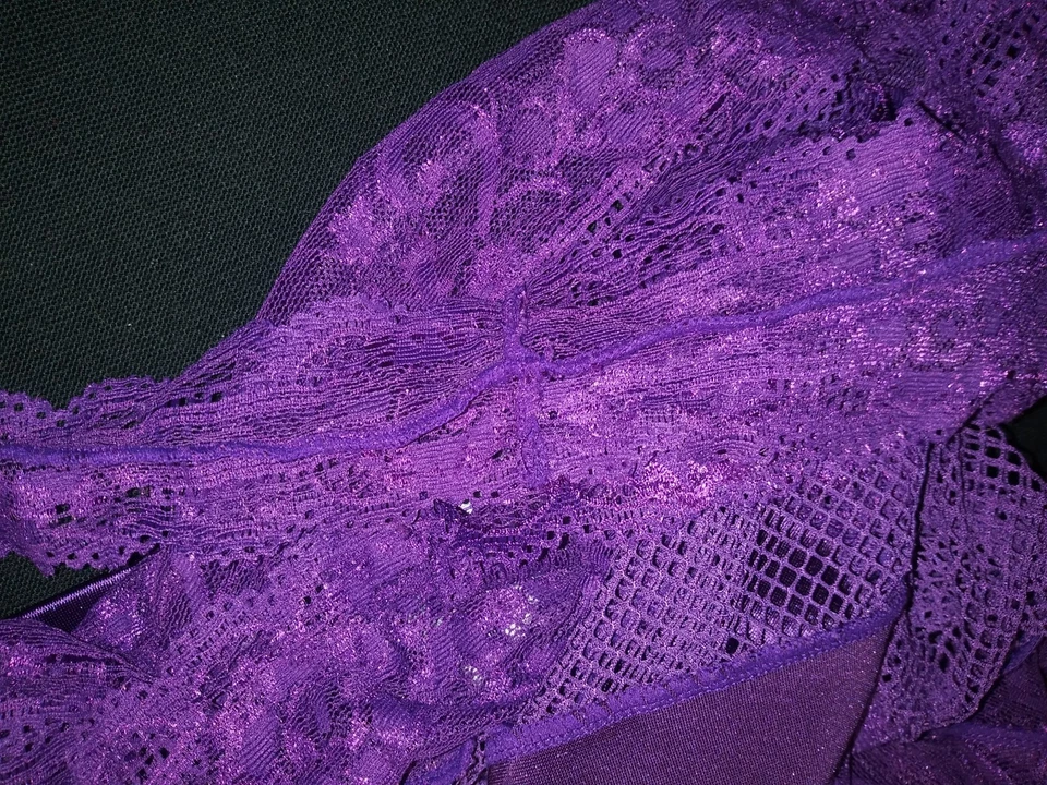 Lencería body camisón de peluche morado con lazo de spandex satinado de encaje transparente Foto 2 de 4
