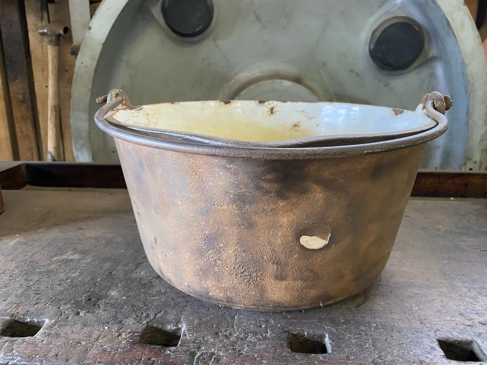 Vintage Antique T & C Clark & Co Ltd Cast Iron No 14 12 Quartz Cauldron pot - image 4 of 4