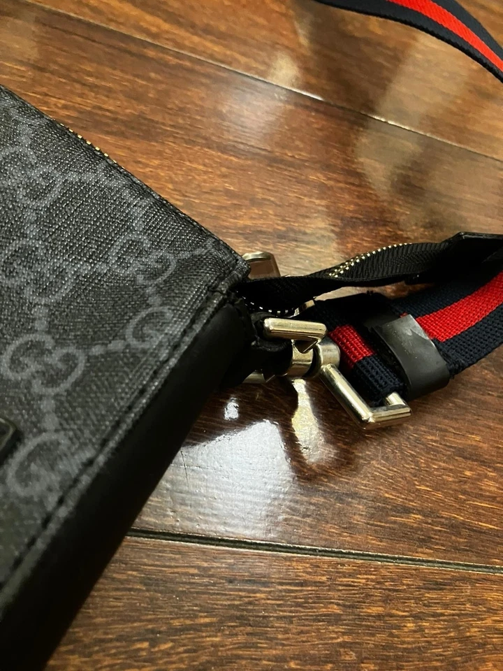 Borsello uomo  Gucci nero buone condizion cm 30 x cm 27 x cm 4 - Immagine 4 di 4