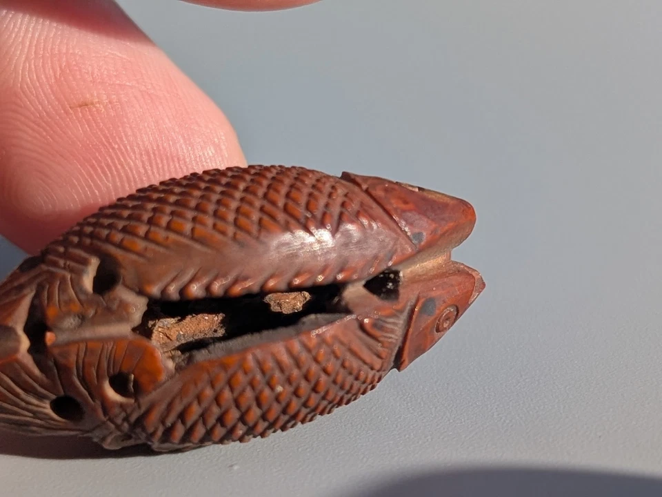 Antique Japanese Edo /Meiji Period 19thCentury Carved Hediao Nut Fish Ojime Bead - Image 4 of 4