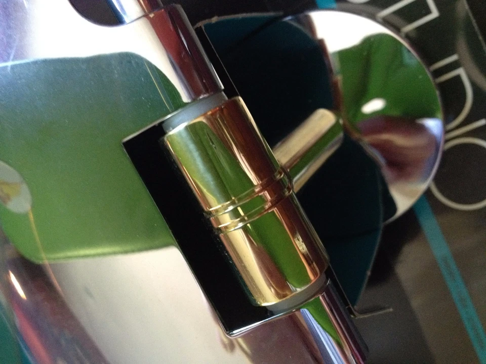 NOVO SUPORTE DE ROLO DE VASO SANITÁRIO SMEDBO STUDIO BATH SERIES N3414V COM TAMPA-NOVO-CROMO/LATÃO - Imagem 2 de 4