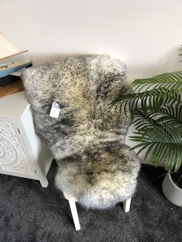 Ivory Grey Sheepskin Rug Tips - REAL AUSTRALIAN GENUINE Grey Woolmark Wolf Tip - Picture 6 of 19
