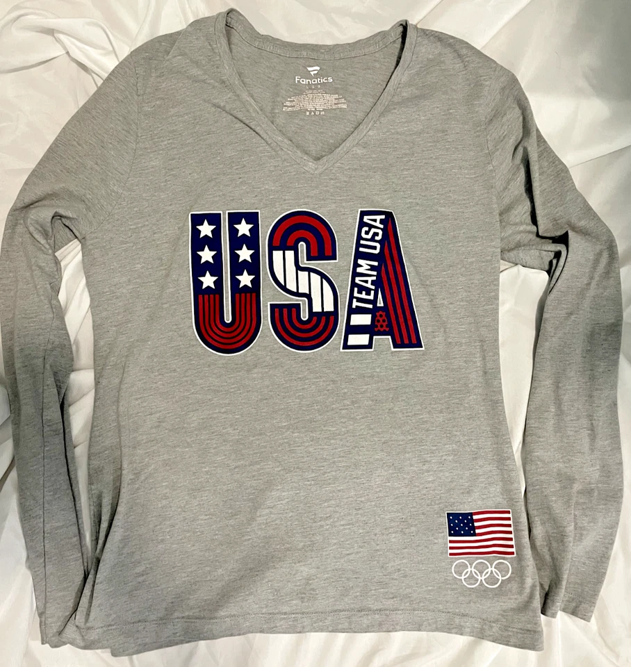 Camiseta gris de manga larga con cuello en V del equipo de los Juegos Olímpicos de Estados Unidos para mujer grande Foto 2 de 4
