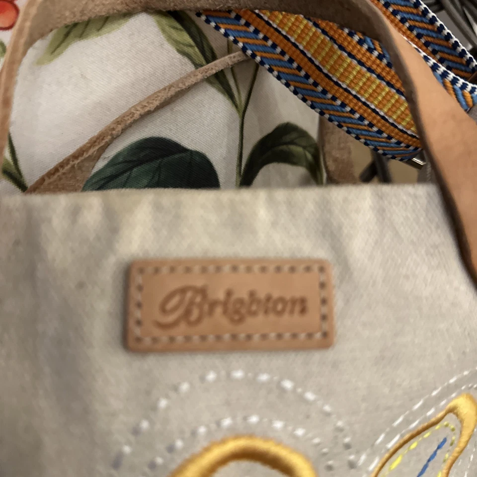 Brighton Sunny Daisy Embroidered Medium Messenger Bag 10x11 NWOT - Image 3 of 4