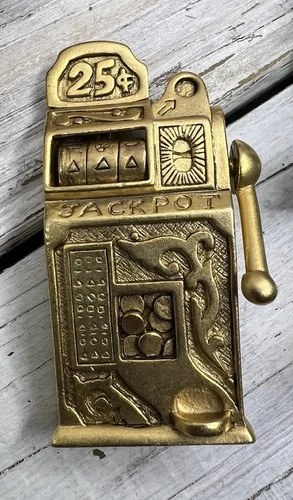 VINTAGE AJC BROOCH PIN SLOT MACHINE ARTICULATED GOLD TONE COSTUME JEWELRY 💛