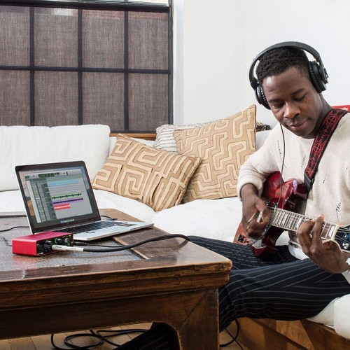 Focusrite Scarlett Solo 3rd Gen USB Audio Interface for Guitarists, Vocalists... - Picture 2 of 7
