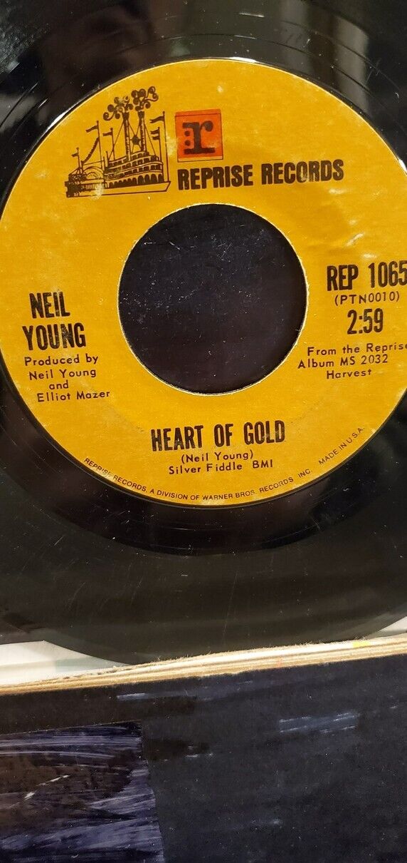 NEIL YOUNG 7" 45 RPM "Heart of Gold" & "Sugar Mountain" G+ condition