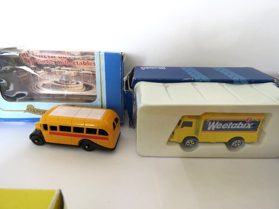 VINTAGE BUNDLE VEHICLES, MATCHBOX, CORGI, BURAGO, DINKY, TOMY, OXFORD & DISNEY — 第 3/4 张图片