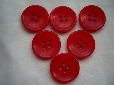 ROT UNI GLÄNZEND EFFEKT 20 mm 4 LOCH KNÖPFE x 6 KOSTENLOSER VERSAND