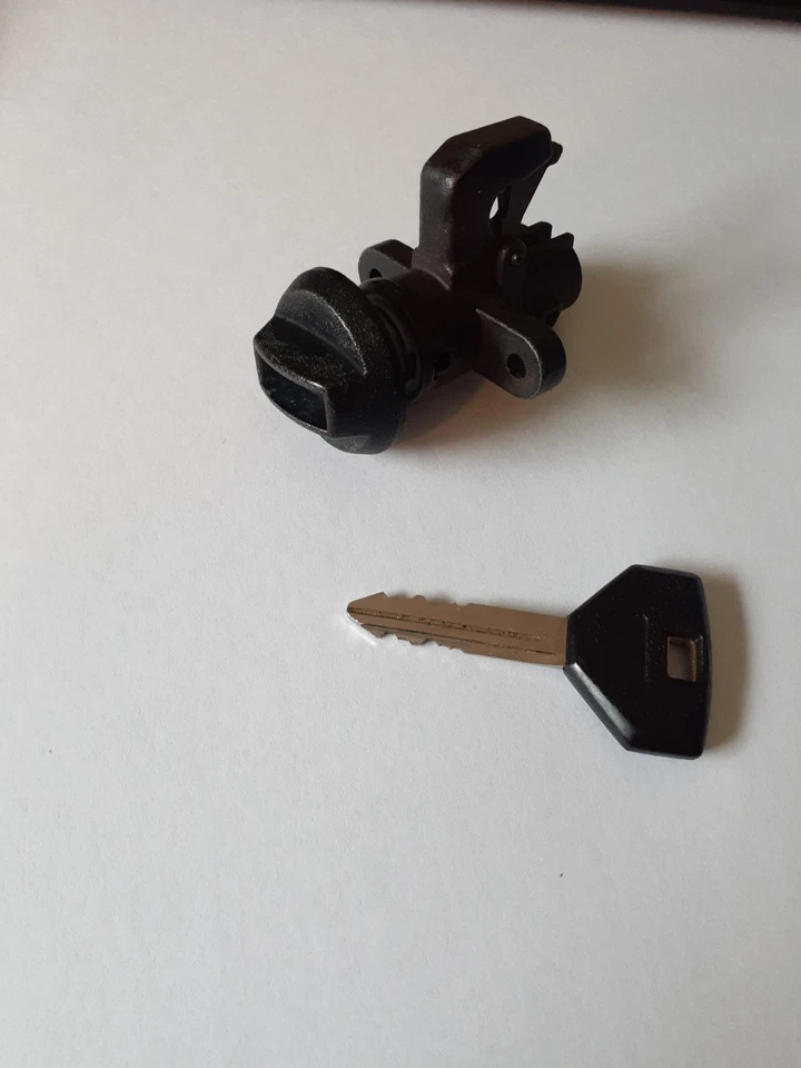 1981 to 1993 Dodge Ram Ram Charger glove box latch with key Foto 2 de 4