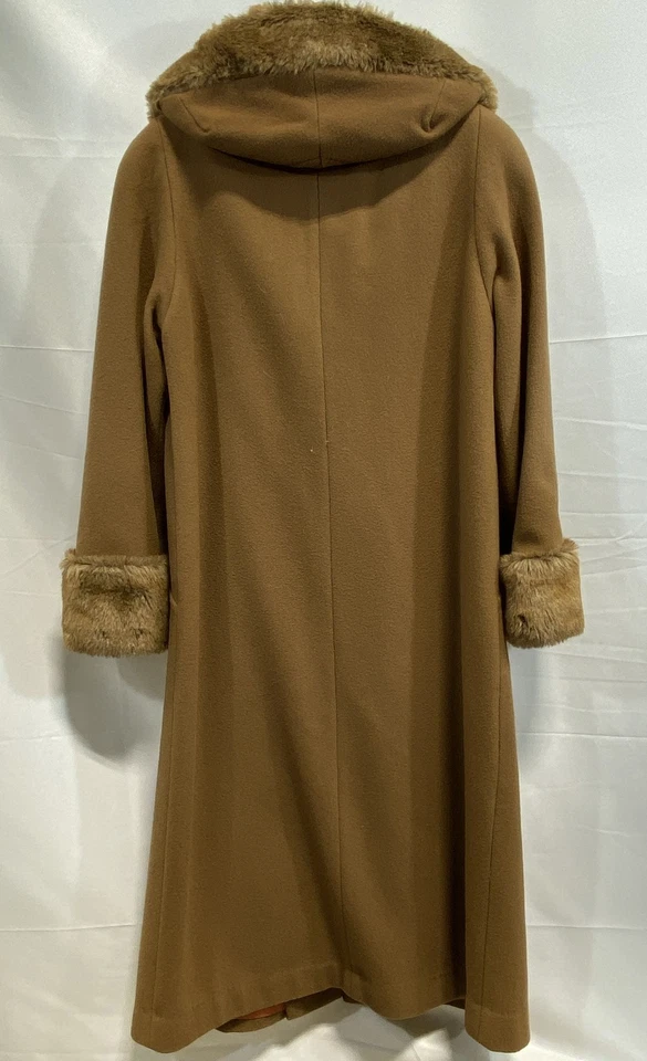 Casaco de inverno feminino Alorna marrom com capuz sólido tamanho 8 - Imagem 2 de 4