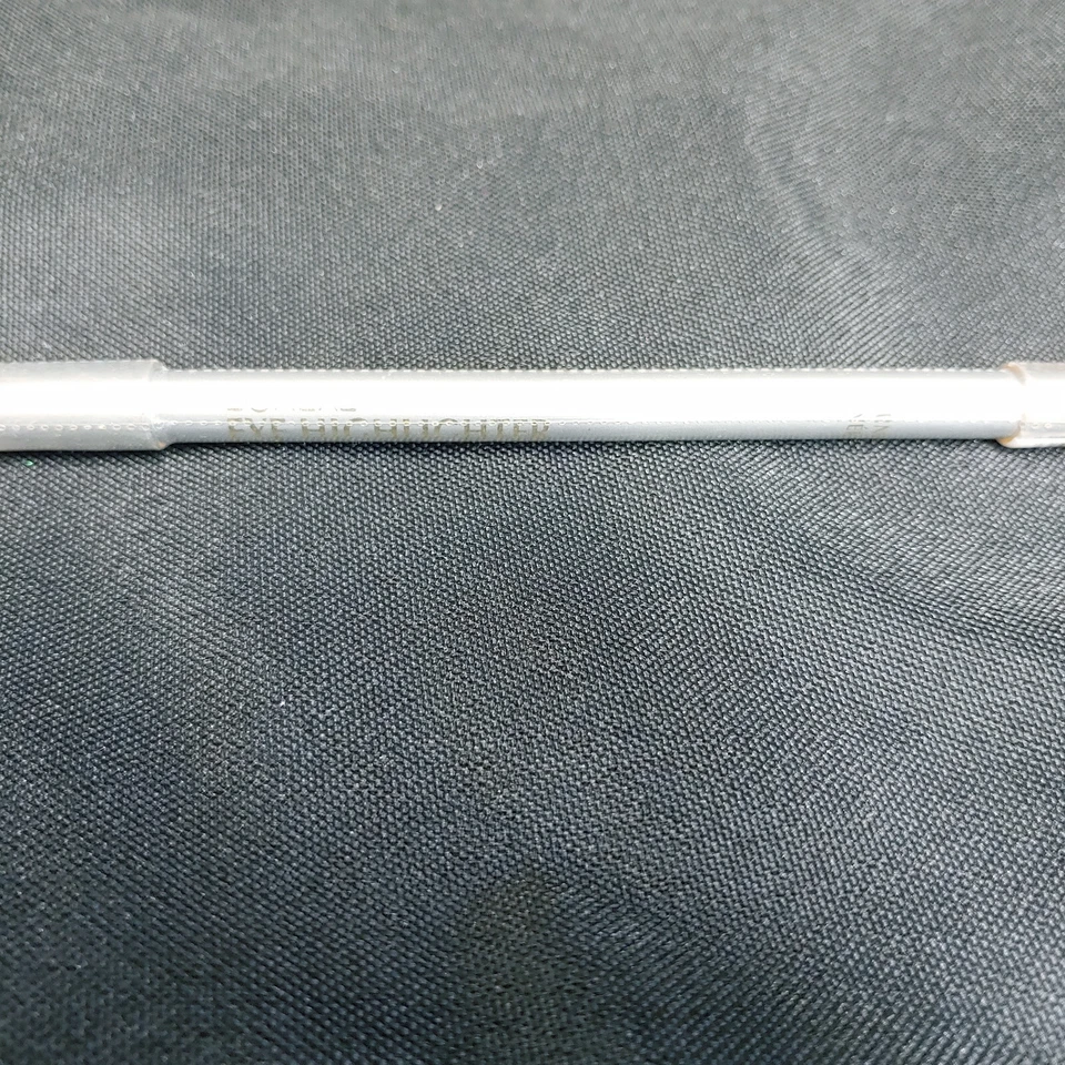 L'oreal Eye Highlighter Line and Shadow Pencil In Shade Mineral Shine. - Image 3 of 4