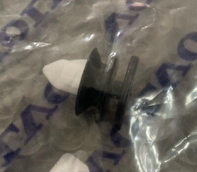 1376567 CLIP COATING S60, V60, S80 ORIGINAL VOLVO