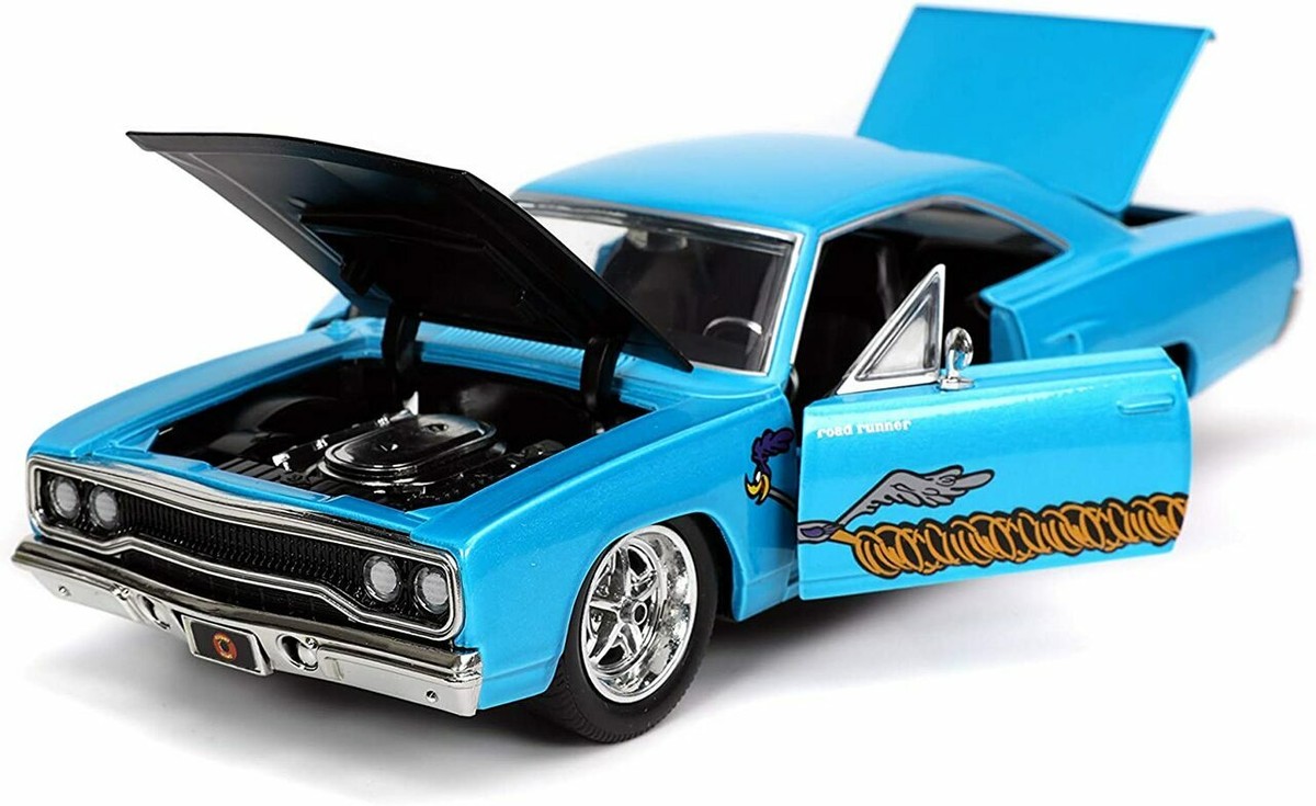 ミニカー Wile E. Coyote & Plymouth Roadrunner Amazon.com: Jada Wile E Coyote & 1970 Plymouth Road Runner