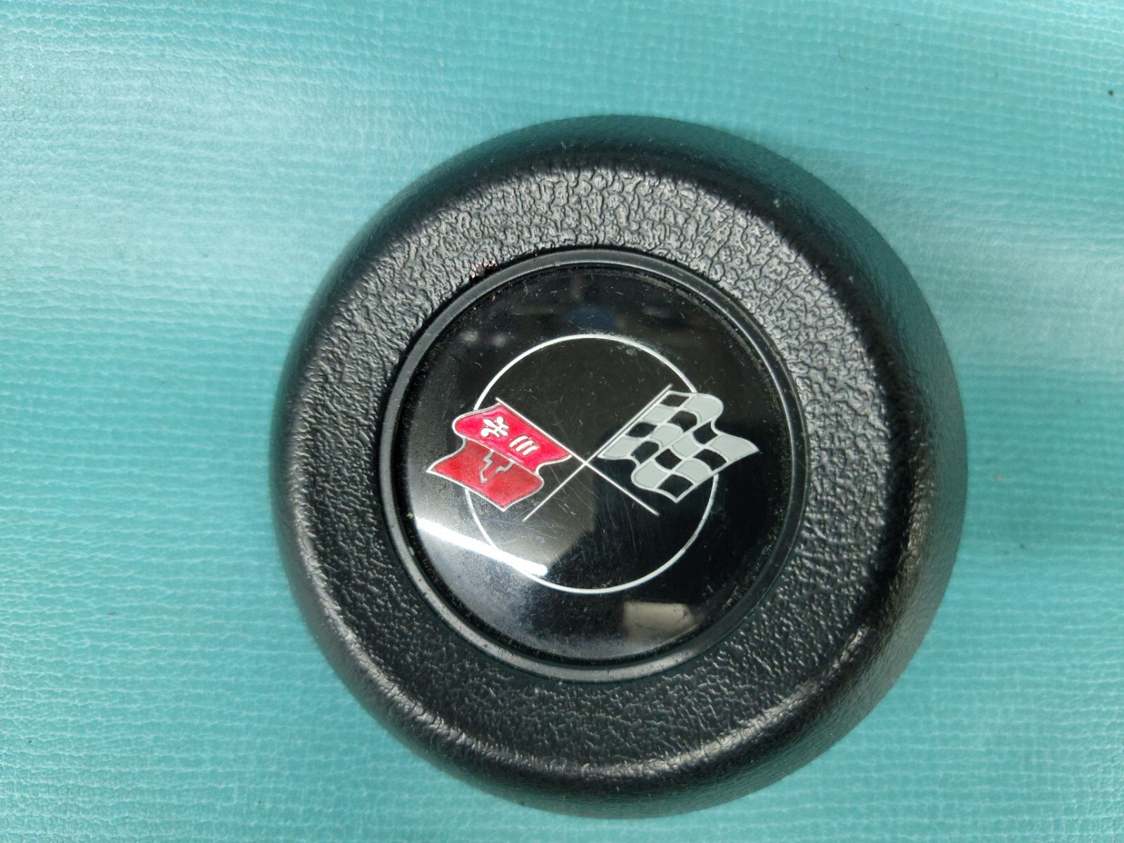 ORIGINAL 69 70 71 72 73 74 75 CORVETTE STEERING WHEEL HORN BUTTON CAP