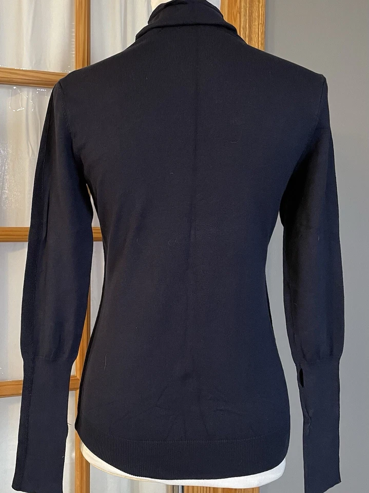 Top de seda Y2K Neiman Marcus para mujer S cuello alto recortado azul marino clásico diseñador Foto 3 de 4