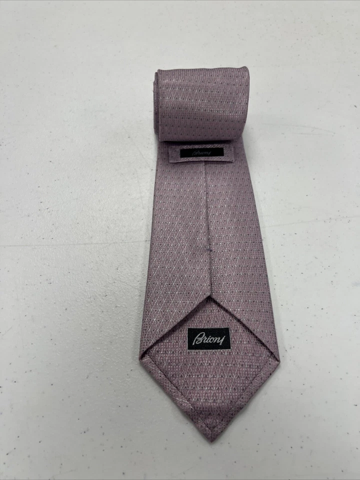 Gravata masculina de seda geométrica rosa Brioni US$ 495 - Imagem 2 de 4