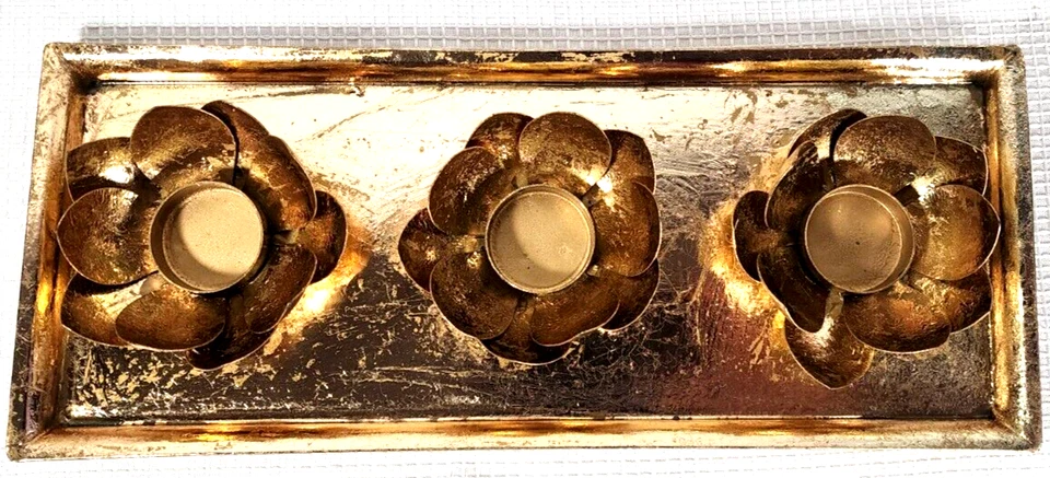 Bandeja de luz de té de metal dorado con forma floral decoración de habitación hecha en India L 14,5" W 6" Foto 4 de 4