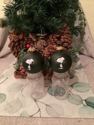 2 x Weihnachtskugeln Snoopy Erdnüsse Waldgrün Matt Deko gebraucht