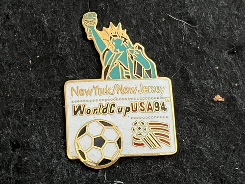 b PINS PIN FOOTBALL SOCCER WORLD CUP 94 1994 NEW YORK STATUE LIBERTE