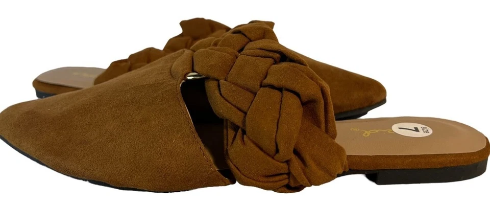 Mules sin cordones trenzados de gamuza marrón punta talla 7 de Qupid Foto 2 de 4