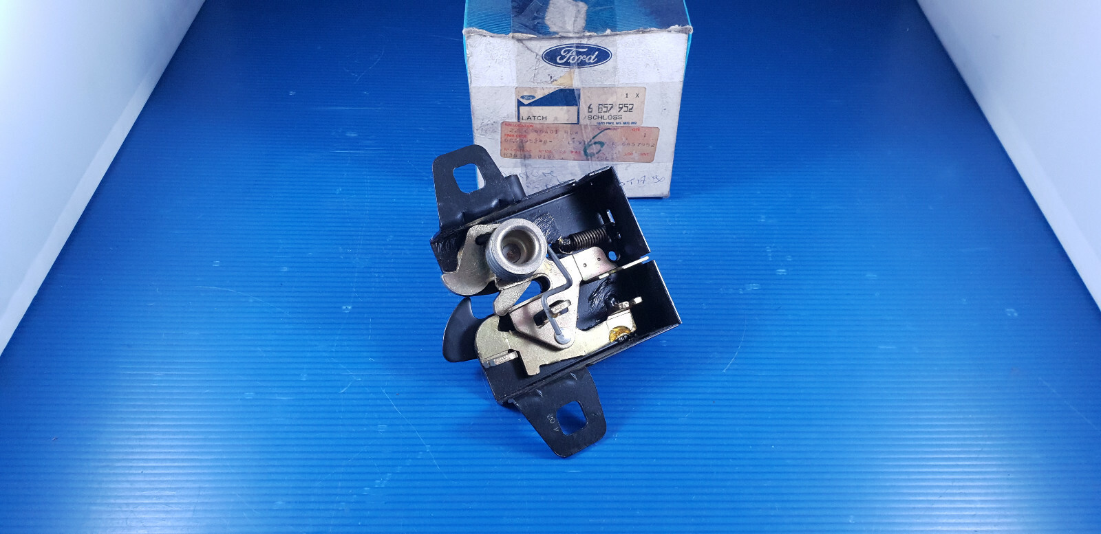 Serrure capot bloqué Ford Fiesta solution gâche de rechange - 3