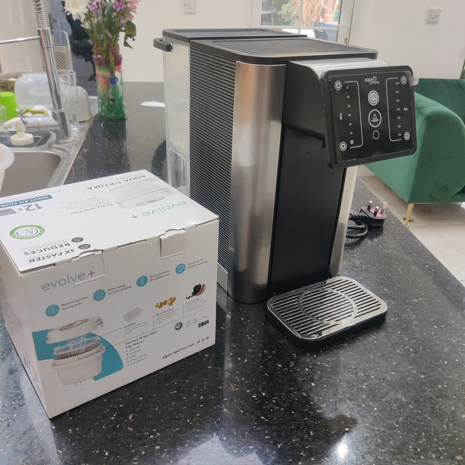 Dispensador de agua caliente Aqua Optima Aurora, 3,0 litros, con filtración de agua Evolve+