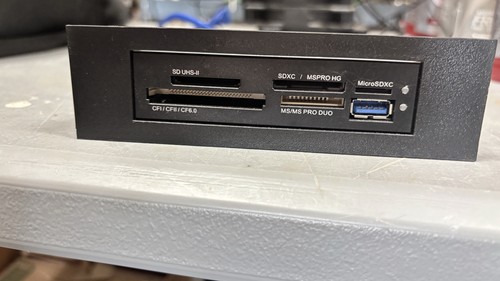 StarTech Memory Card Reader 3.5" Front Bay 22-in-1 USB 2.0 - Picture 3 of 4