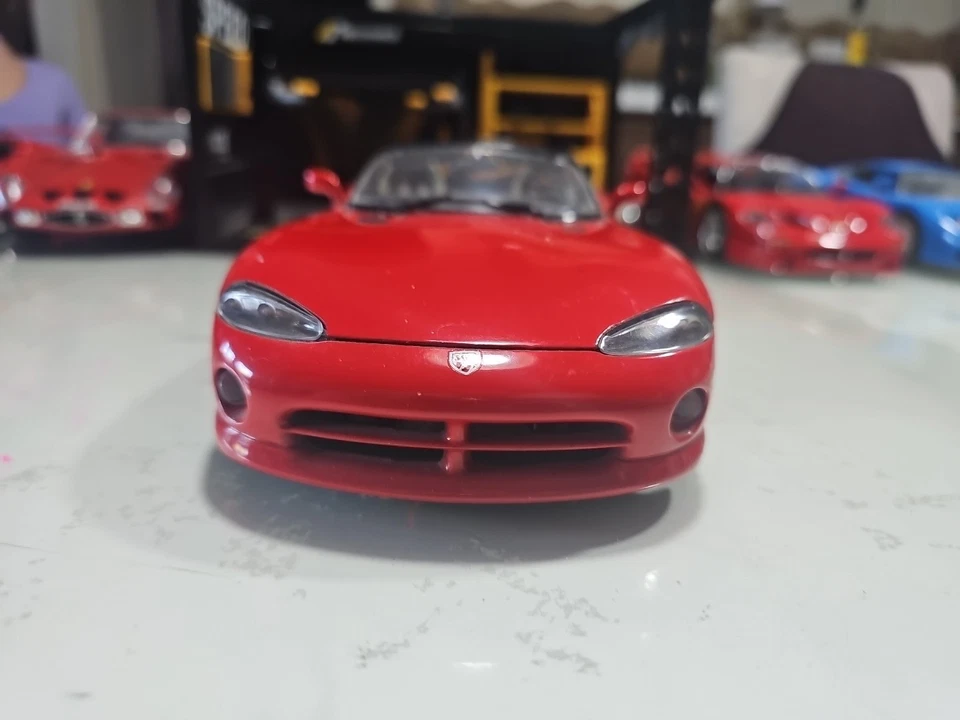 BURAGO Dodge Viper RT/10 Red Diecast 1/18 - Immagine 3 di 4