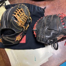 ASICS Soft Gloves GGH Black/Red with Storage Bag