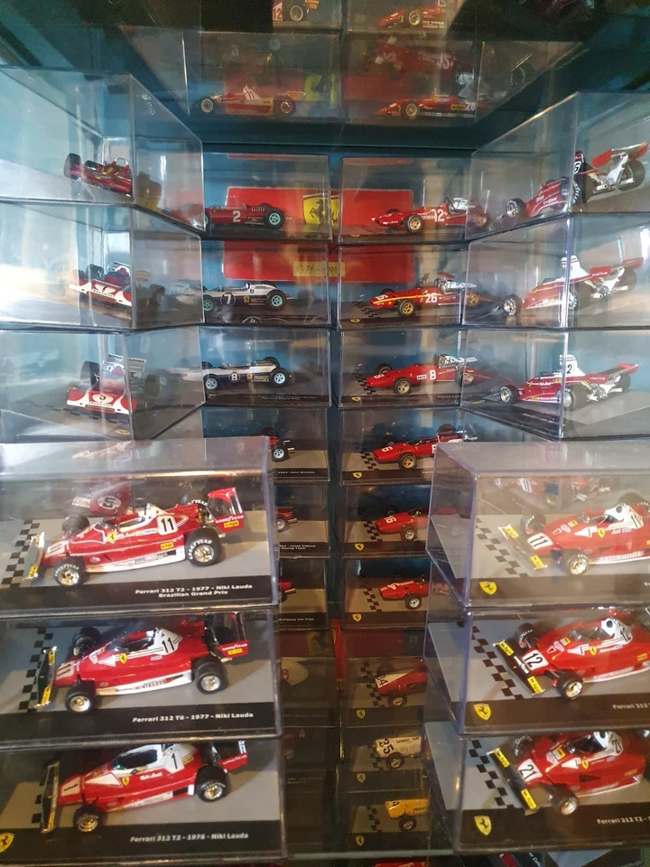 FERRARI F1 COLLECTION COMPLETA 120 NUMERI PIÙ CAMION FERRARI E VETRINA . - Immagine 3 di 4