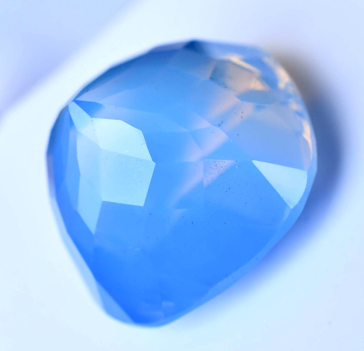 OPALE BLEUE NATURELLE D'AUSTRALIE - 24,25 Carats - Taille Coussion - Certifiée AGL - Excellente Pureté (Loupe Clean)