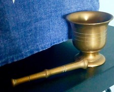 VECCHIO PICCOLO MORTAIO CON PESTELLO OTTONE FARMACIA (?)