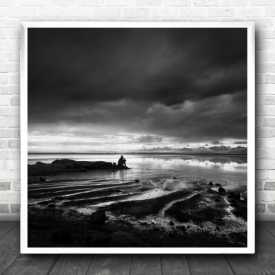 Schwarz Weiß Fine Art Minimal Sitzen Strand Licht Quadratisch Wandkunstdruck