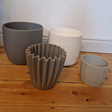 Set of 4 Assorted Round Plant Pots/Planters in Grey & White