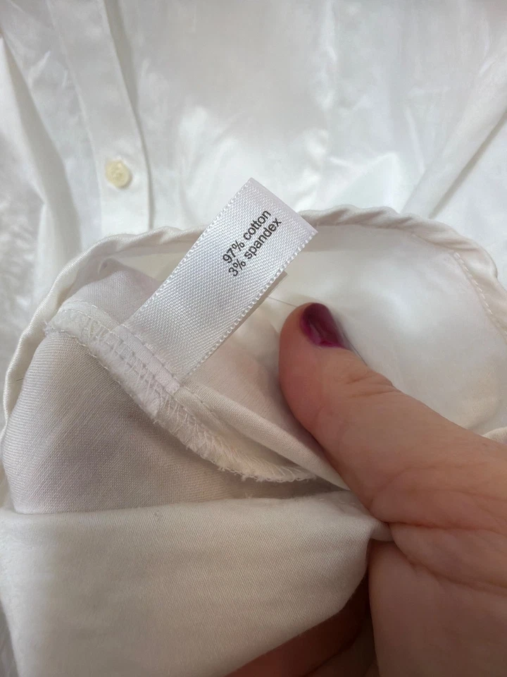 Camisa feminina The Limited essencial branca com botões grande 97% algodão 3% elastano - Imagem 3 de 3